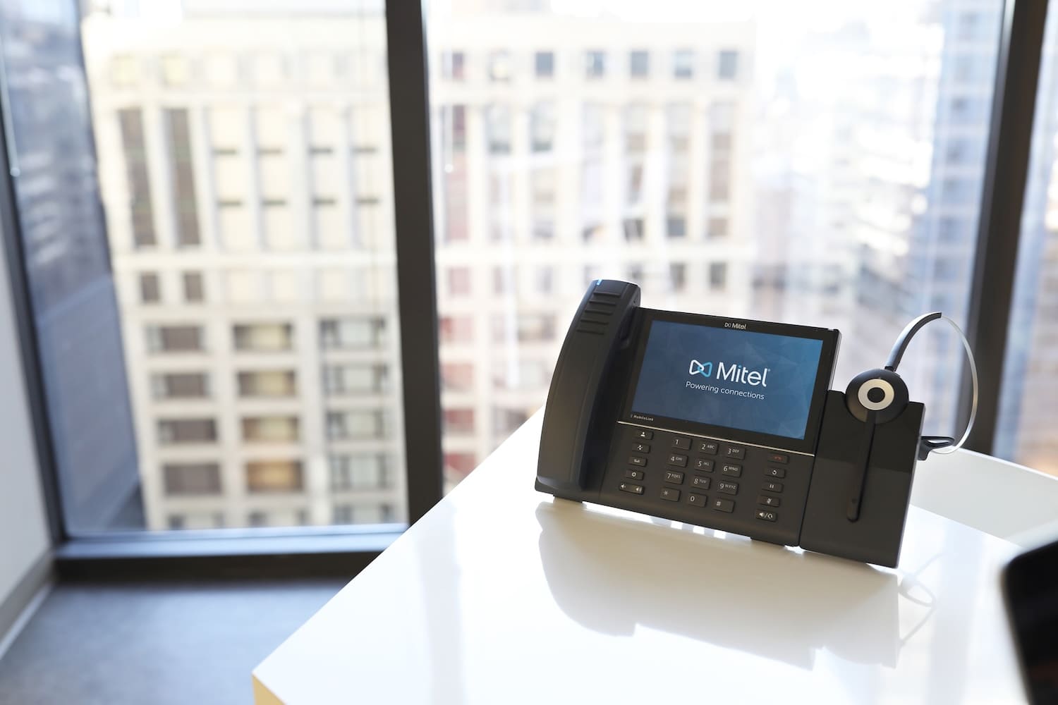 Contact Centre Modernisation: Why Legacy Systems Are Costing Australian Businesses Millions / Mitel ANZ