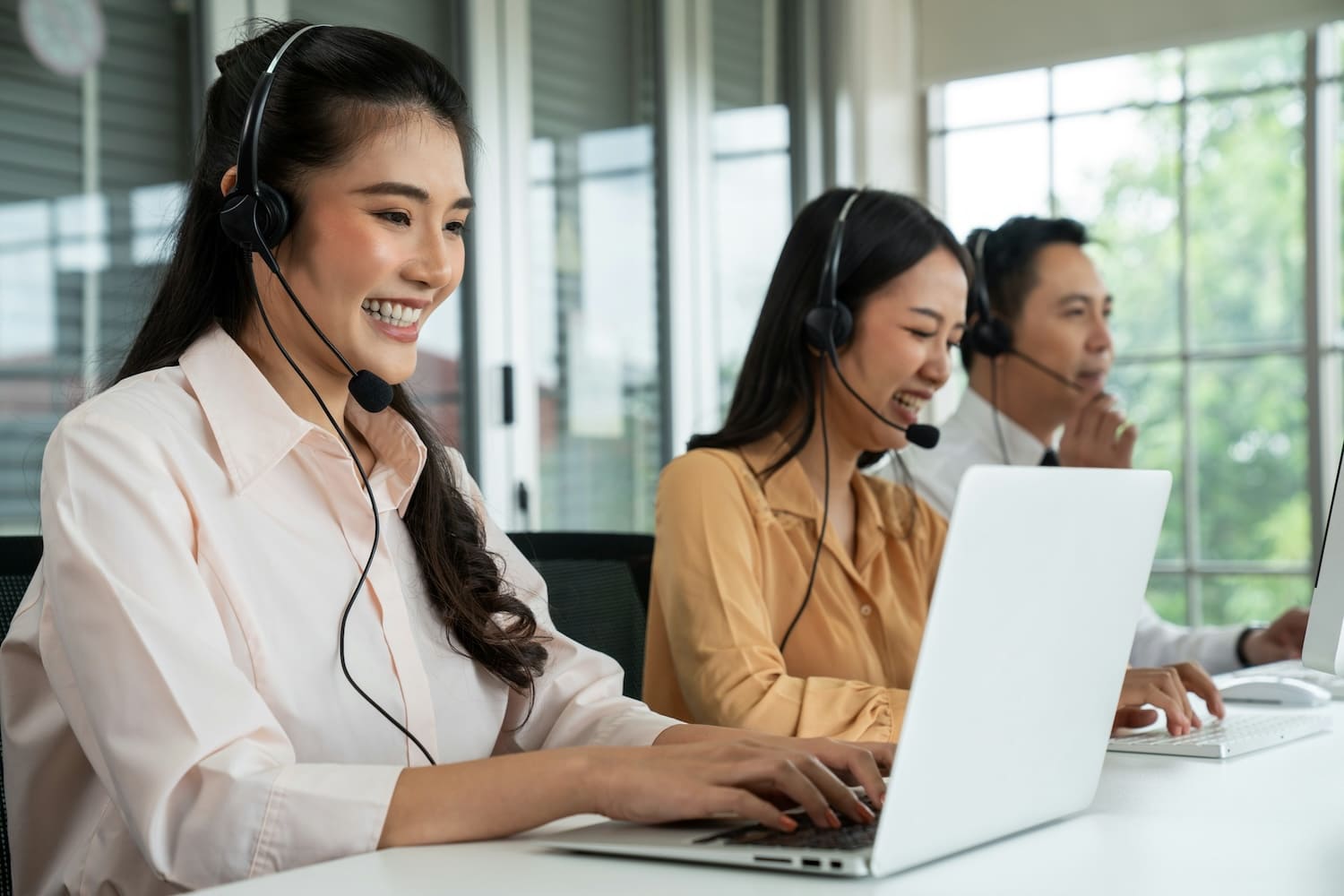 Customer Service Automation Benefits: Why Australian SMEs Are Embracing AI-Powered Solutions / Mitel ANZ