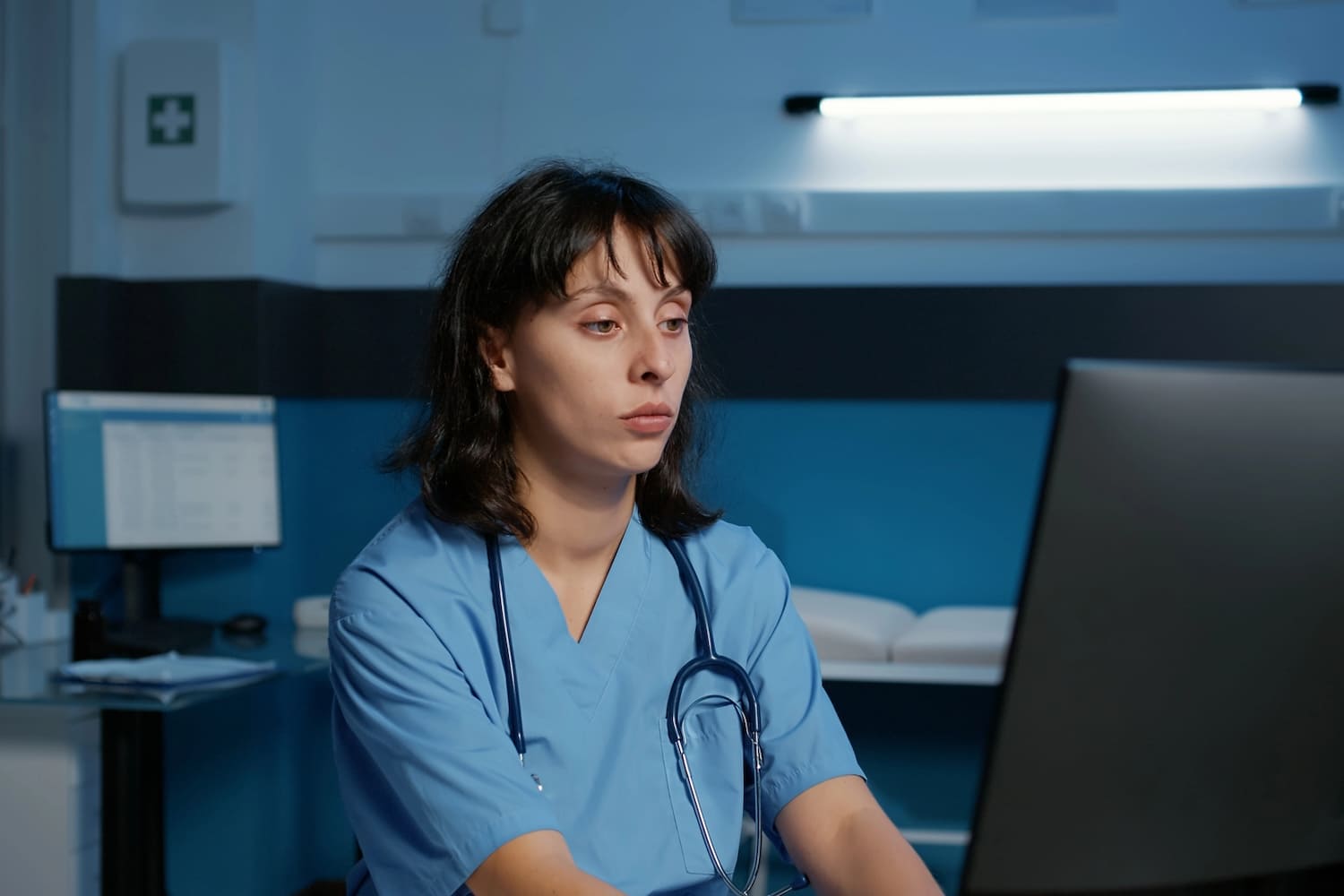 How Smart Duress Alert Systems Protect Australian Healthcare Workers During Home Visits / Mitel ANZ