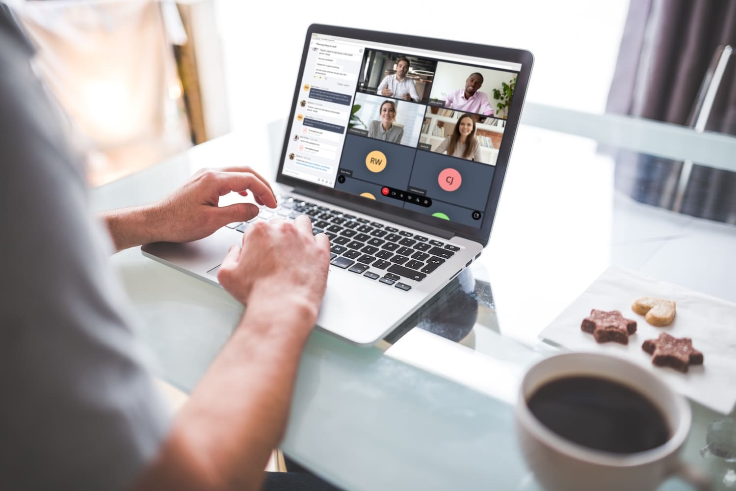 Why Your On-Premise Phone System Is Holding Back Australia's Hybrid Workforce / Mitel ANZ