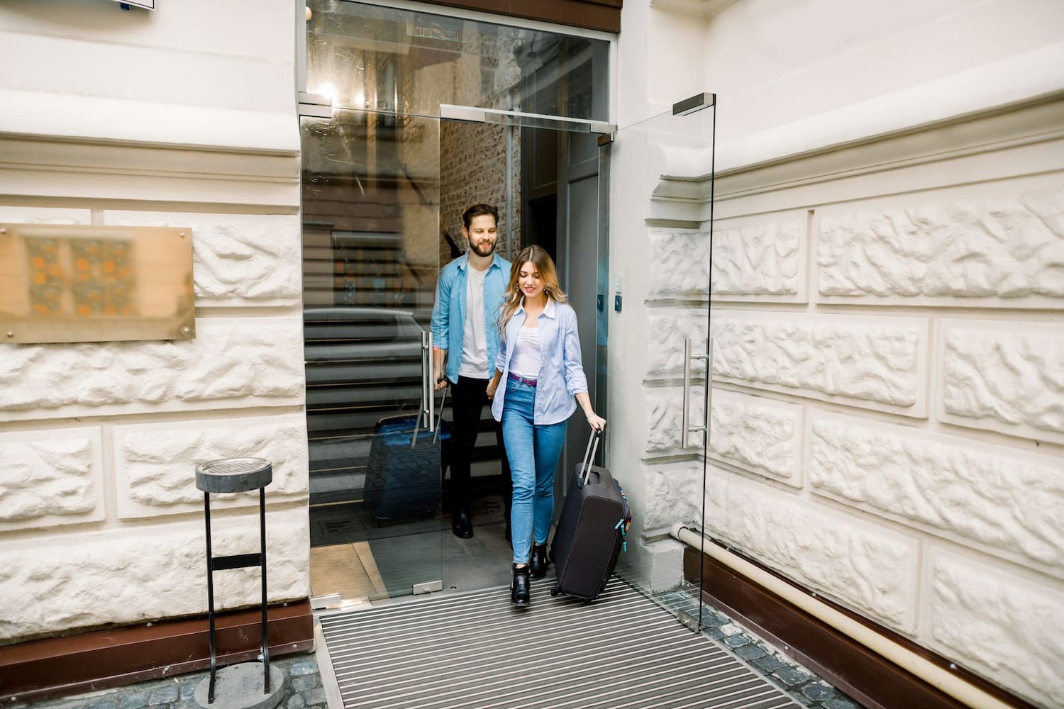 Boutique Hotel Communication Solutions: Big Hotel Efficiency, Personal Touch / Mitel ANZ