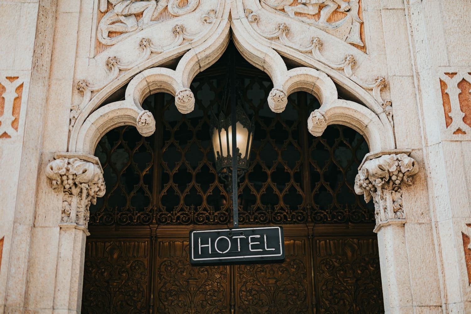 Heritage Hotels and Modern Technology: Making It Work / Mitel ANZ