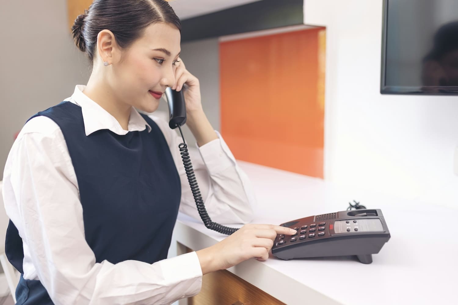 The Hidden Expenses of Outdated Hotel Communication Systems / Mitel ANZ
